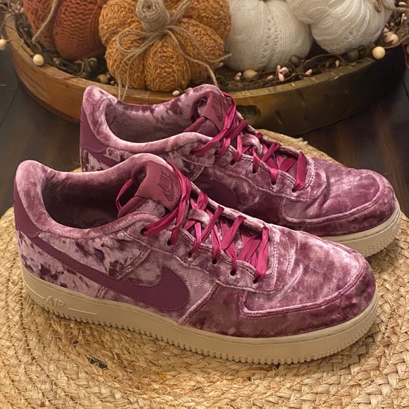 Nike Air Force 1 low crushed velvet sneakers - Picture 1 of 8